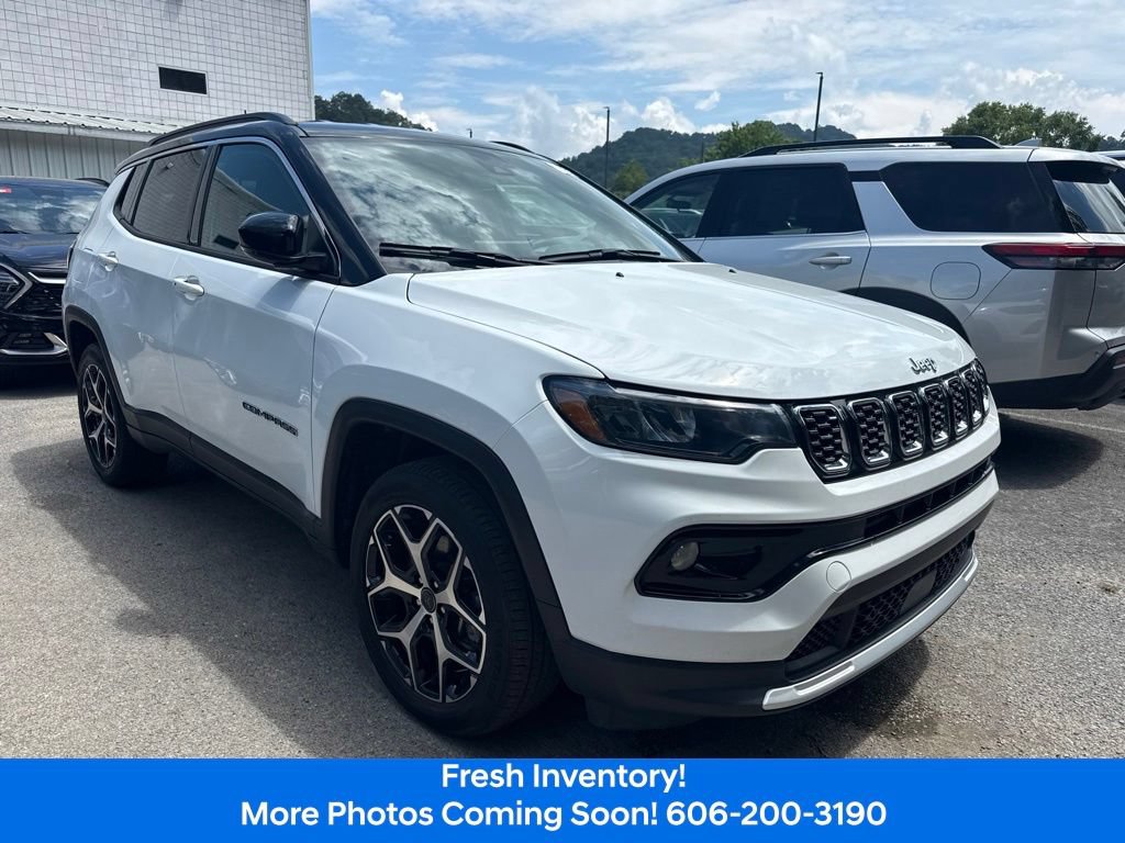 Used 2025 Jeep Compass Limited AWD/4WD image 3