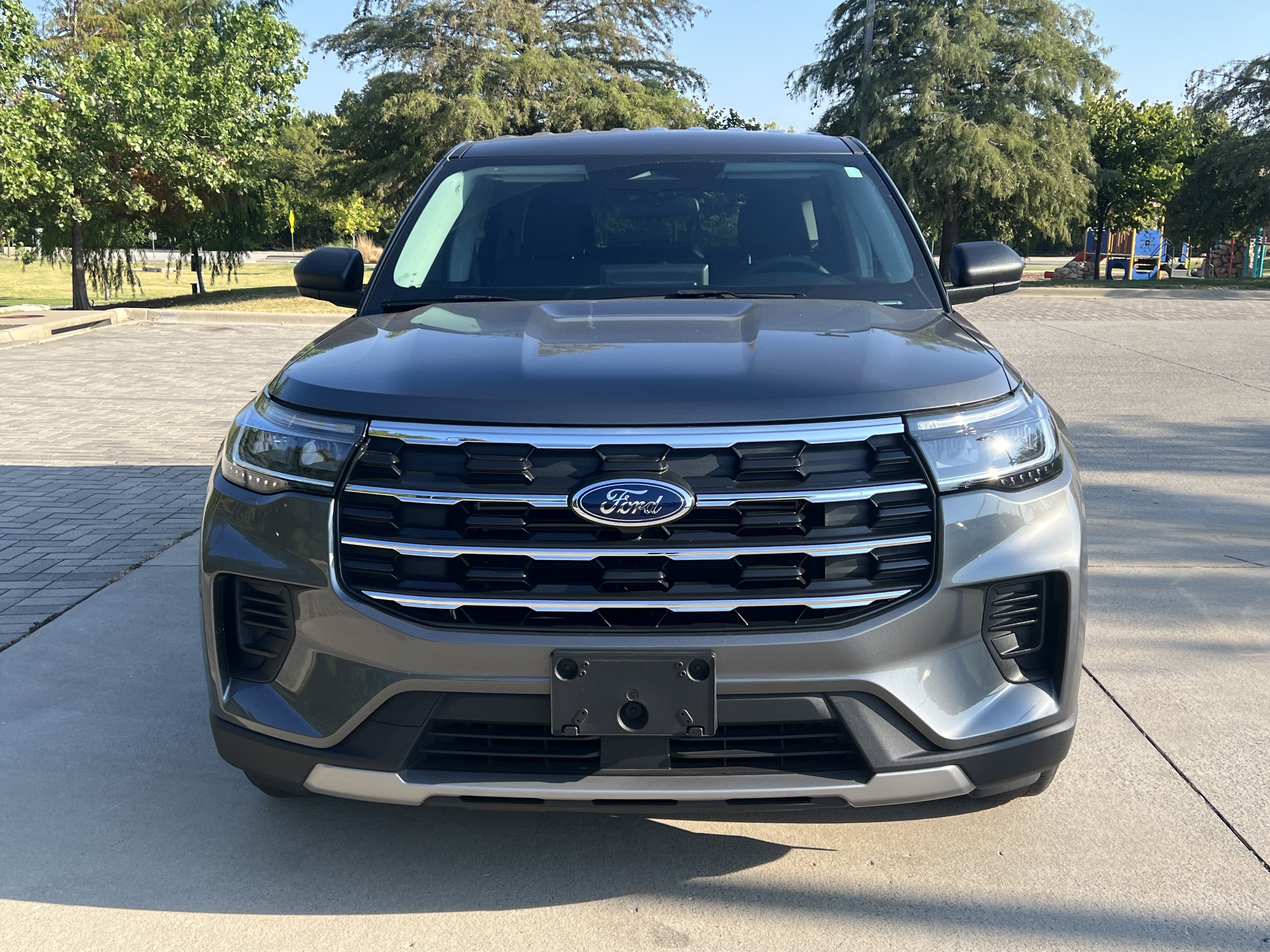 Used 2026 Ford Explorer Active RWD image 3