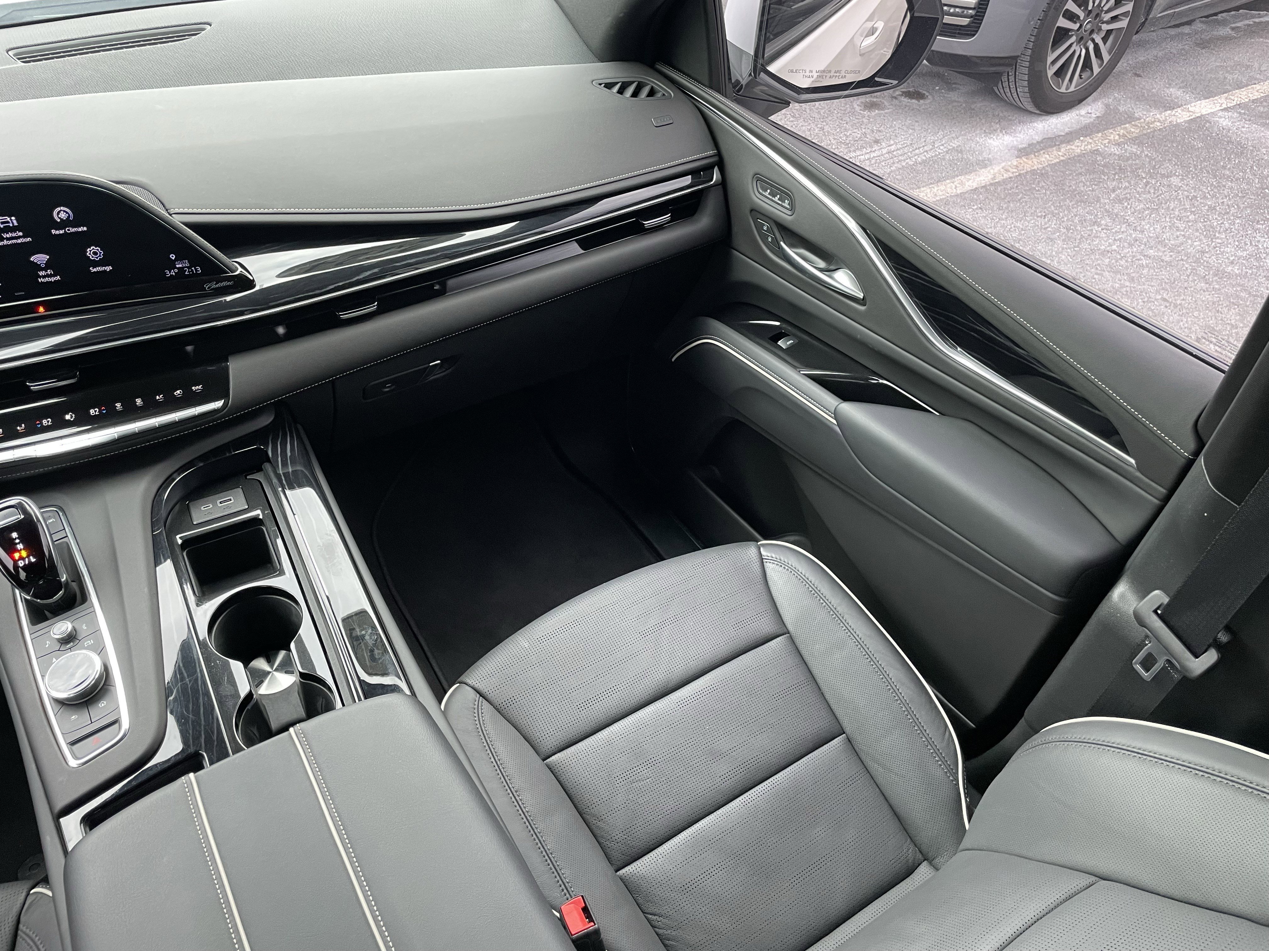 Used 2024 Cadillac Escalade Sport w/ LPO, ONYX Package image 18