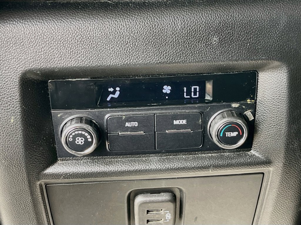 Used 2021 Chevrolet Traverse LT FWD image 25