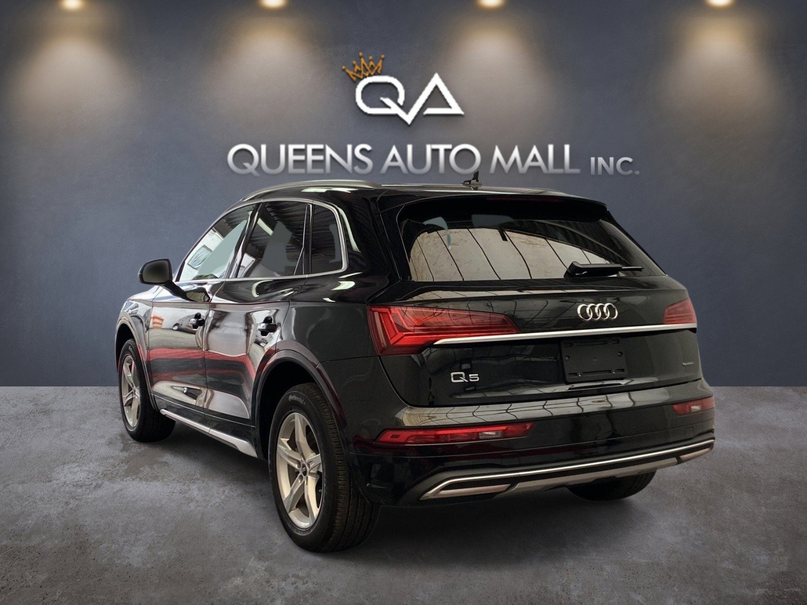 Used 2023 Audi Q5 2.0T Premium w/ Convenience Package AWD/4WD image 4