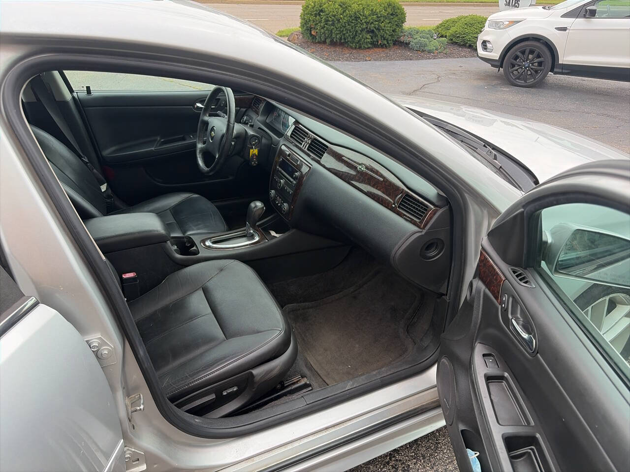 Used 2012 Chevrolet Impala LTZ FWD image 10