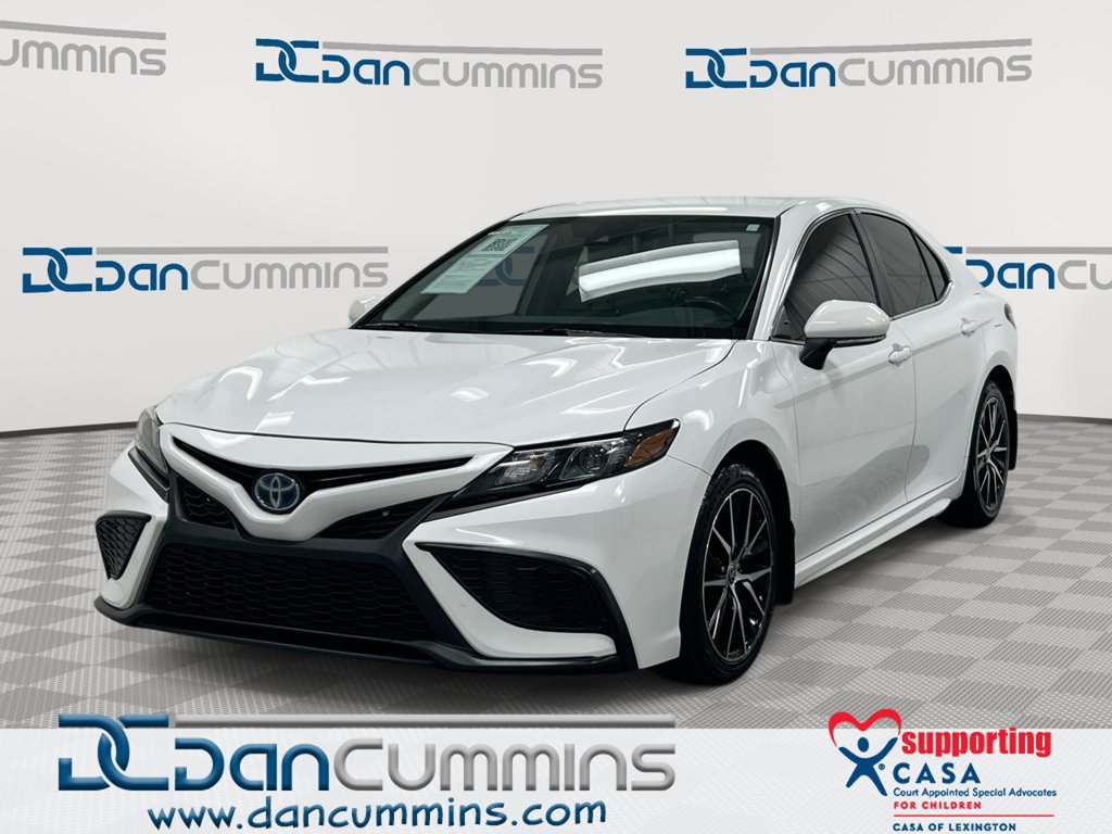 Used 2022 Toyota Camry SE w/ Cold Weather Package FWD image 1
