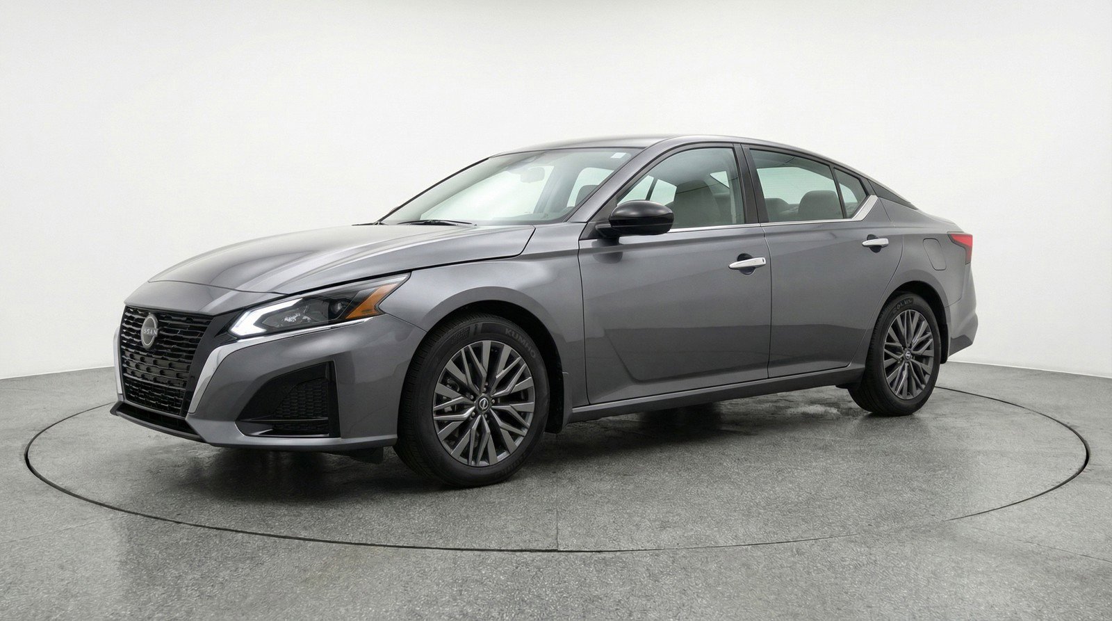 Used 2025 Nissan Altima 2.5 SV image 3