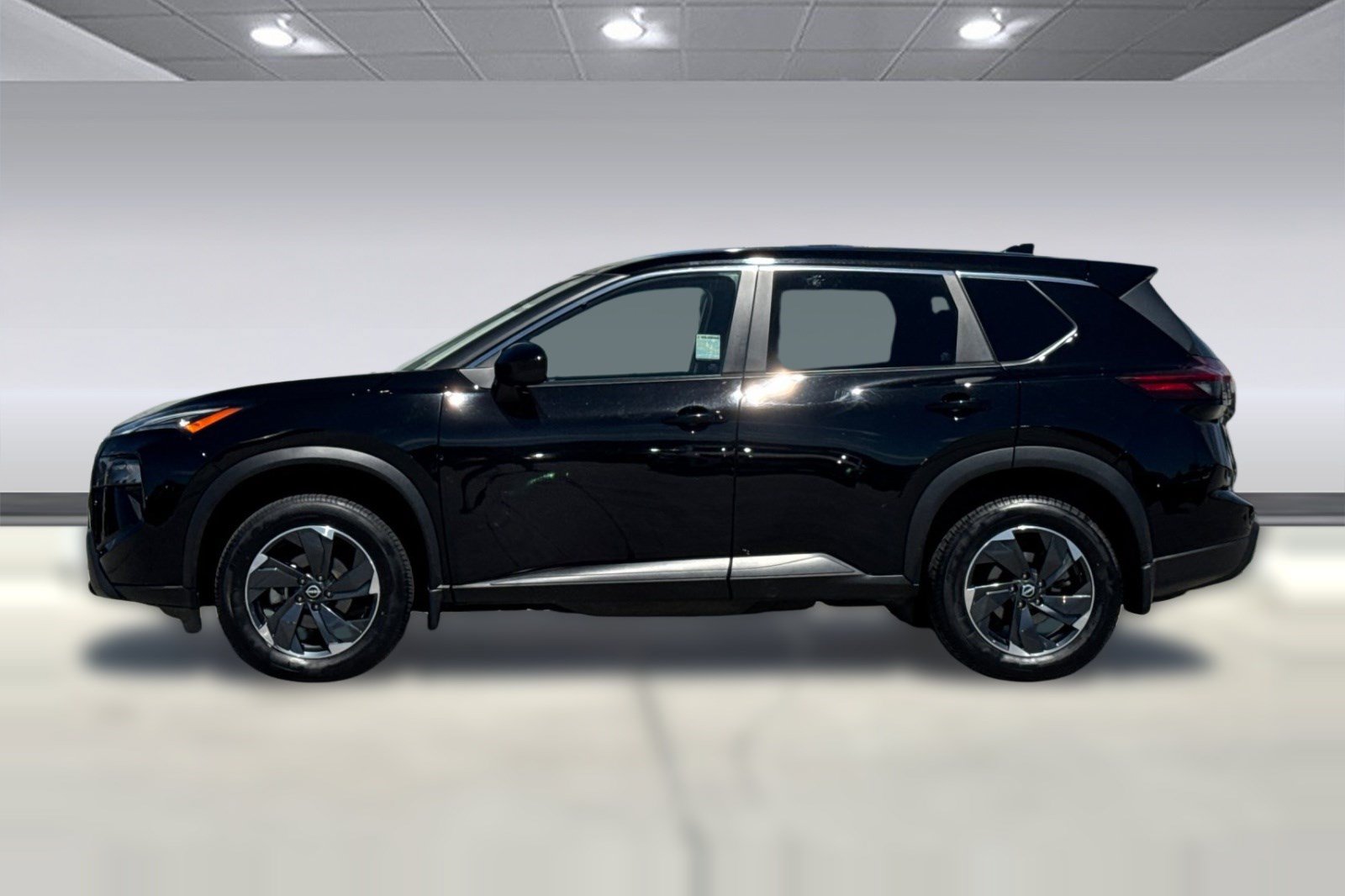 Used 2025 Nissan Rogue SV AWD/4WD image 2