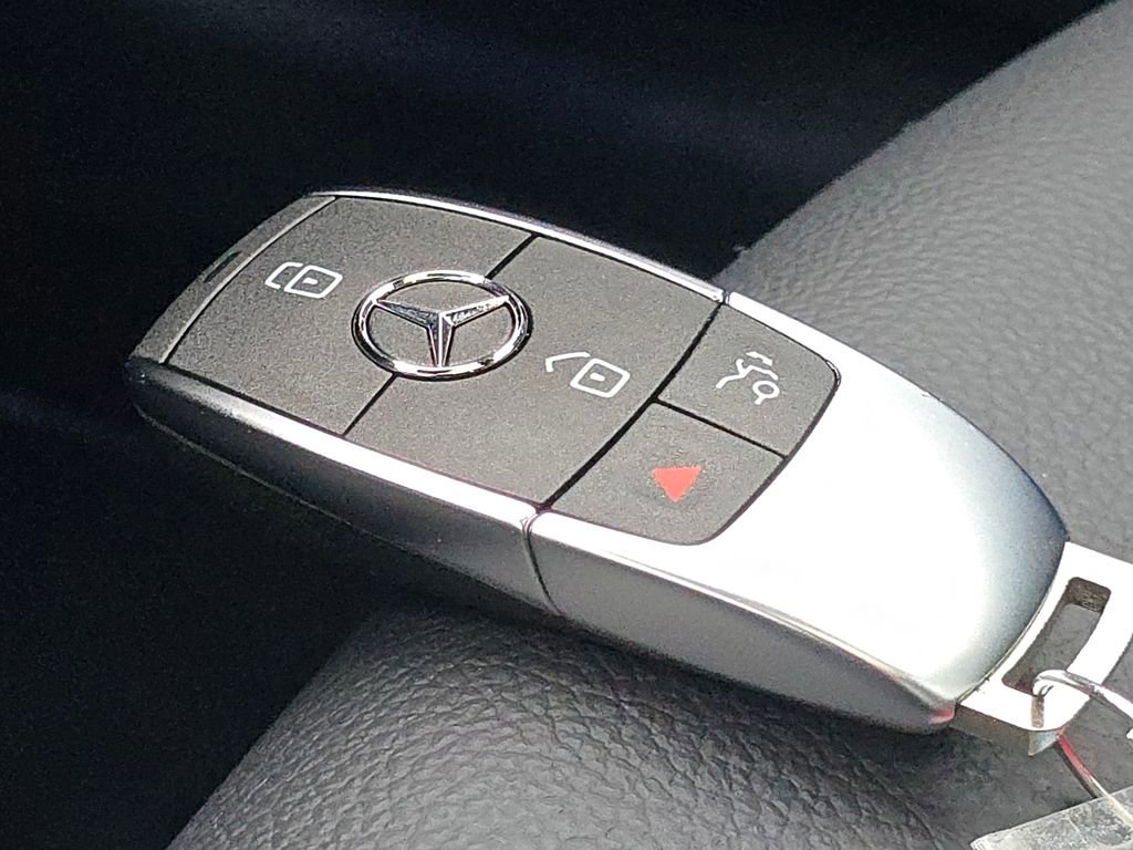 Used 2025 Mercedes-Benz CLA 250 4MATIC image 34