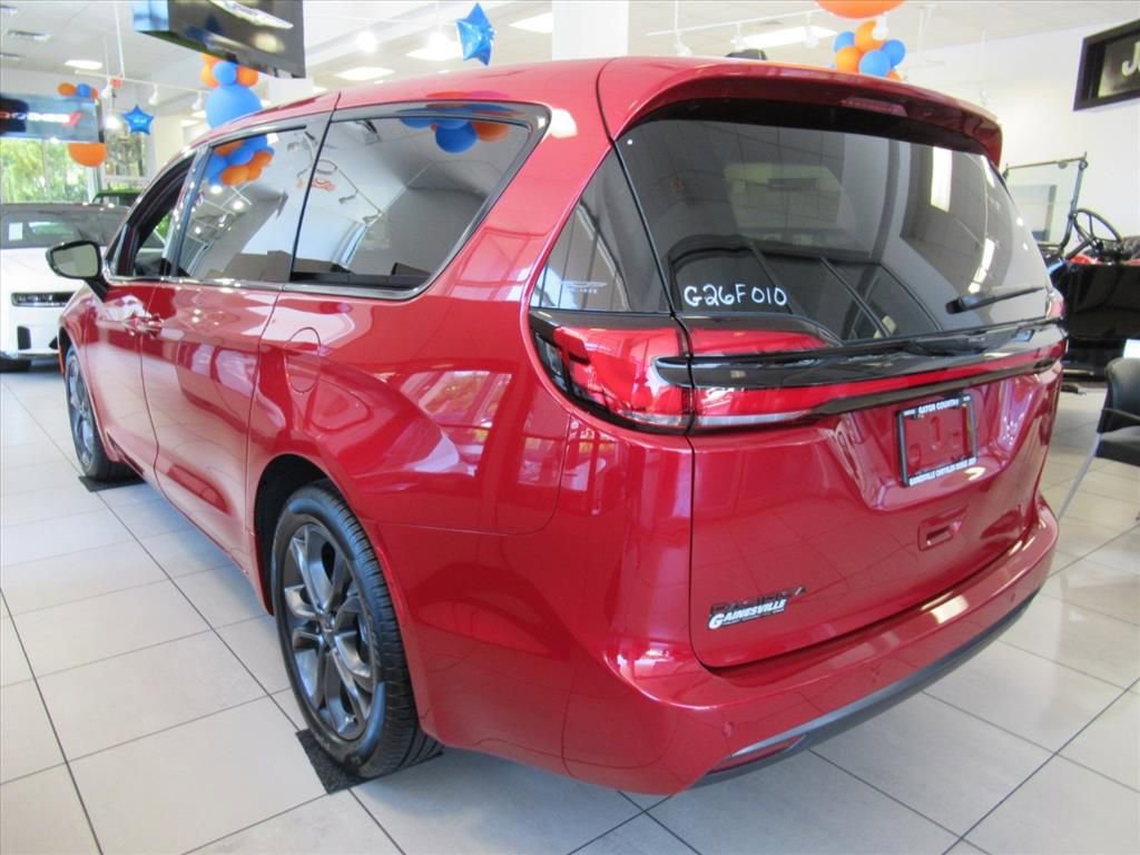 New 2026 Chrysler Pacifica Select image 4