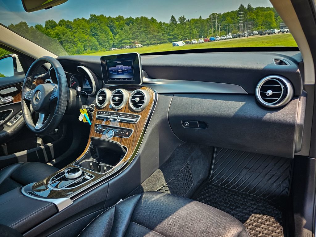 Used 2017 Mercedes-Benz C 300 4MATIC Sedan image 38