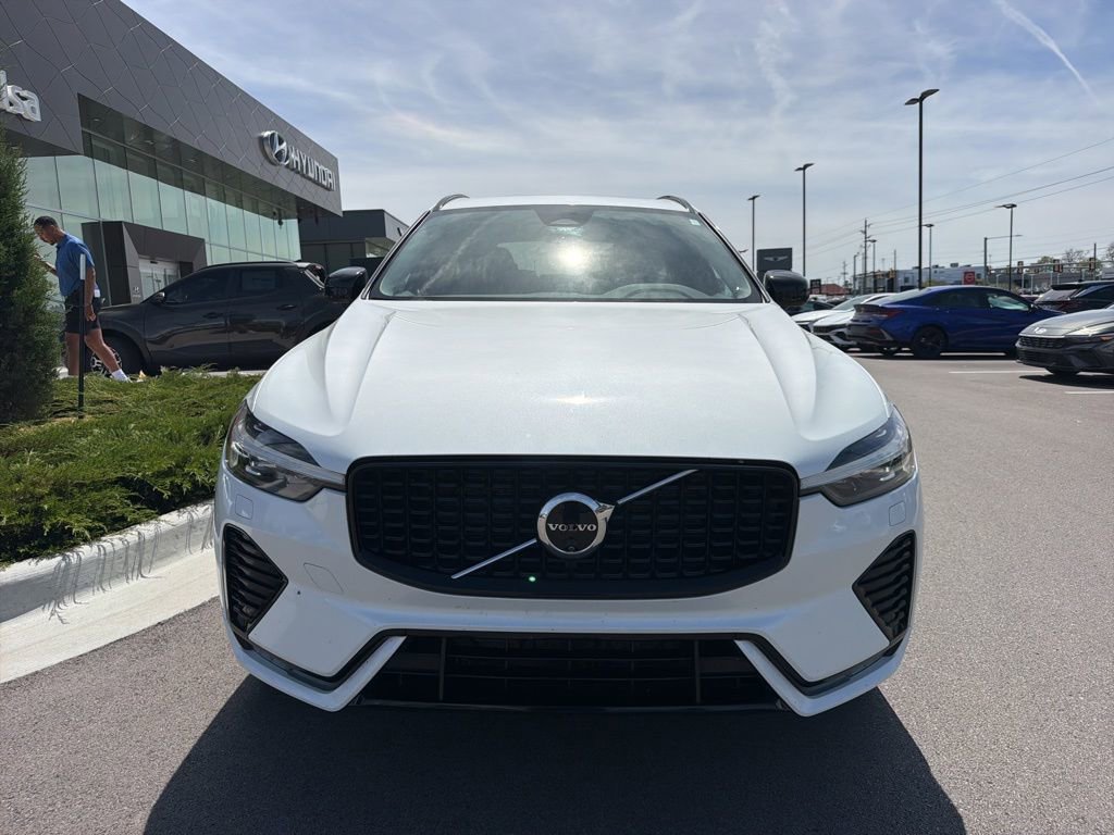 Used 2024 Volvo XC60 B5 Plus w/ Protection Package Premier AWD/4WD image 2