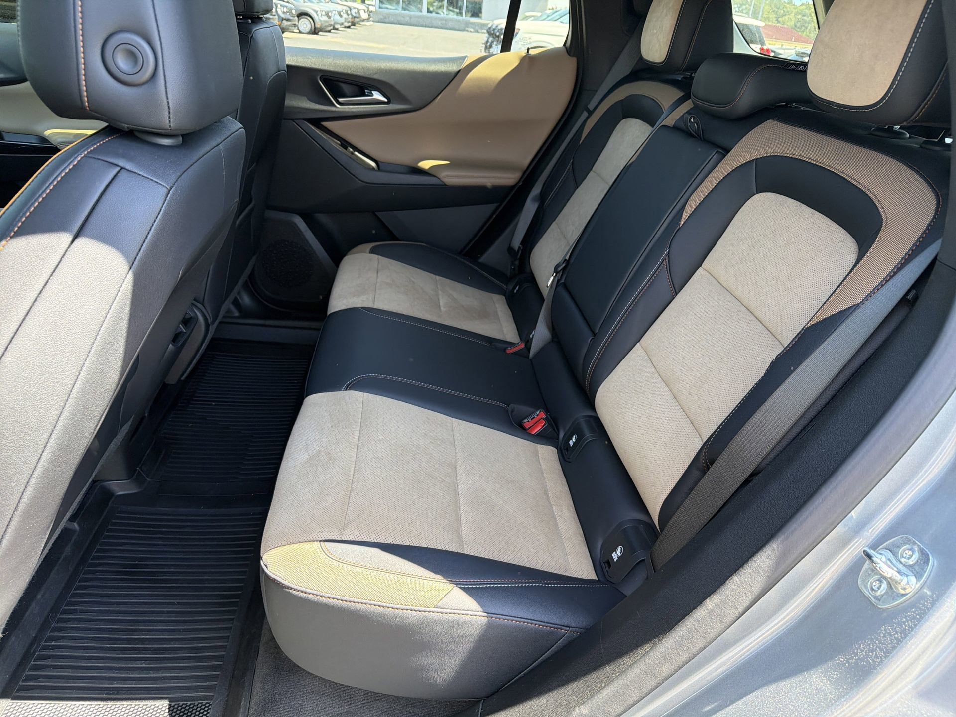 Used 2025 Chevrolet Equinox ACTIV w/ Safety and Technology Package image 24