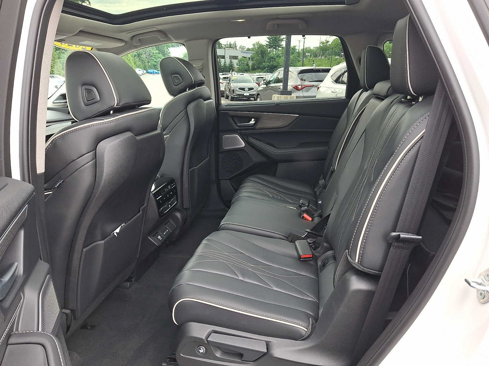 Certified 2026 Acura MDX w/ Advance Package AWD/4WD image 10