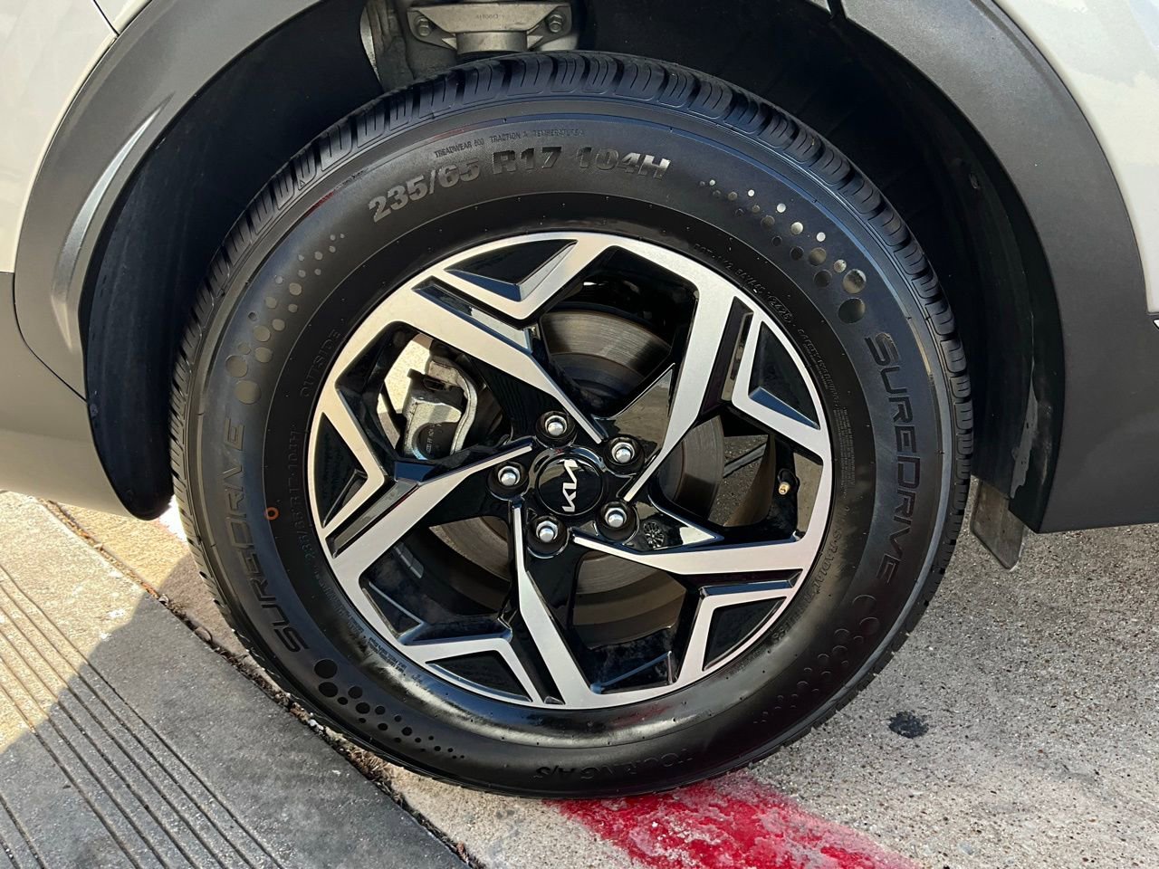 Used 2025 Kia Sportage LX image 9