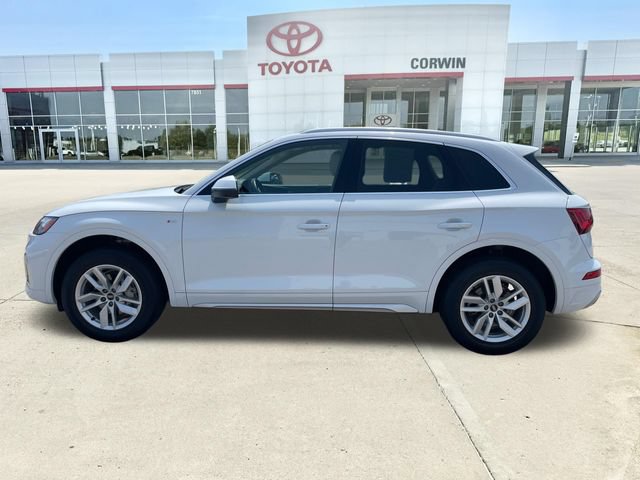 Used 2022 Audi Q5 2.0T Premium w/ Convenience Package AWD/4WD image 2
