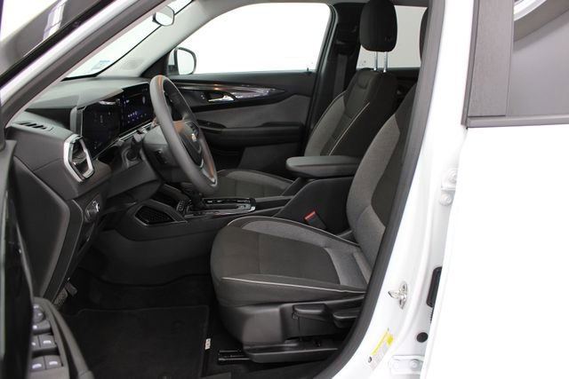 Used 2025 Chevrolet TrailBlazer LT w/ Driver Confidence Package image 8