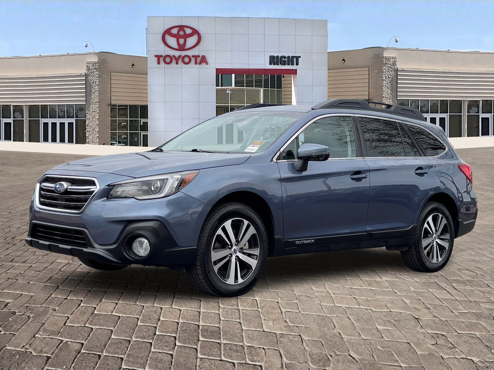 Used 2018 Subaru Outback 2.5i Limited image 2