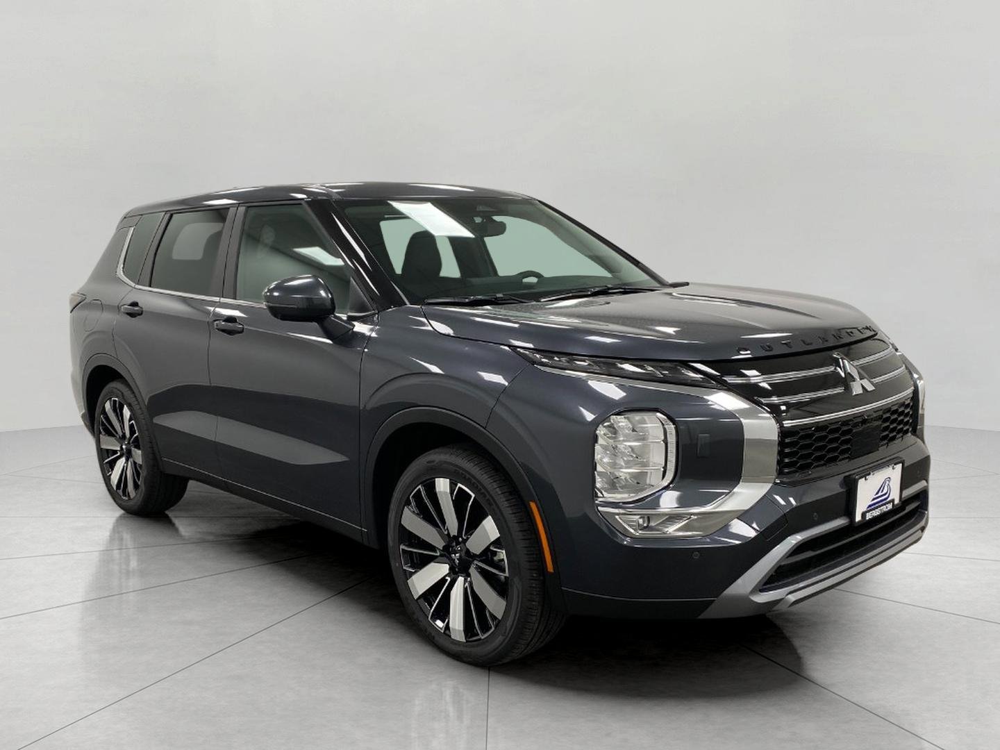 New 2025 Mitsubishi Outlander SE