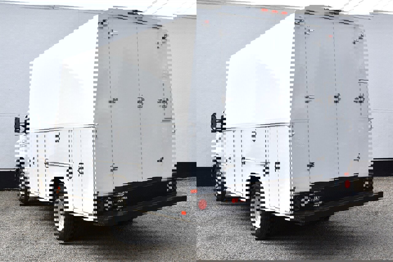 Used 2017 Ford E-350 and Econoline 350 Super Duty w/ Power Windows & Locks Group image 2