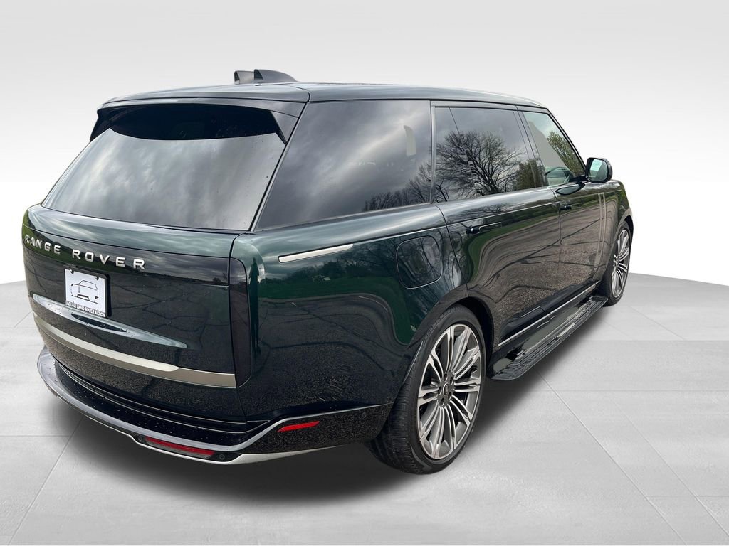 Used 2024 Land Rover Range Rover Long Wheelbase SE image 5