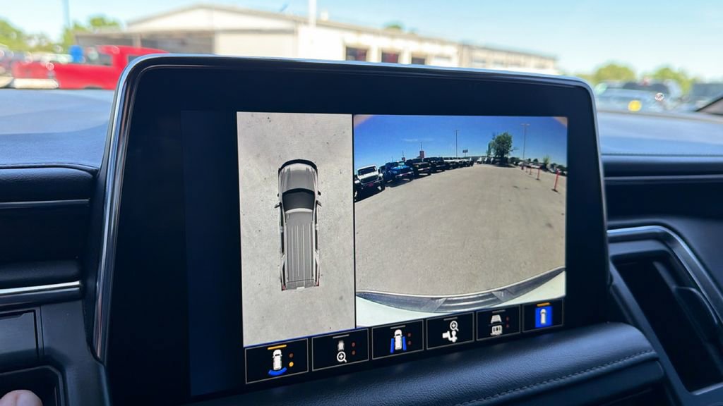 Used 2022 Chevrolet Tahoe LT w/ Luxury Package image 23