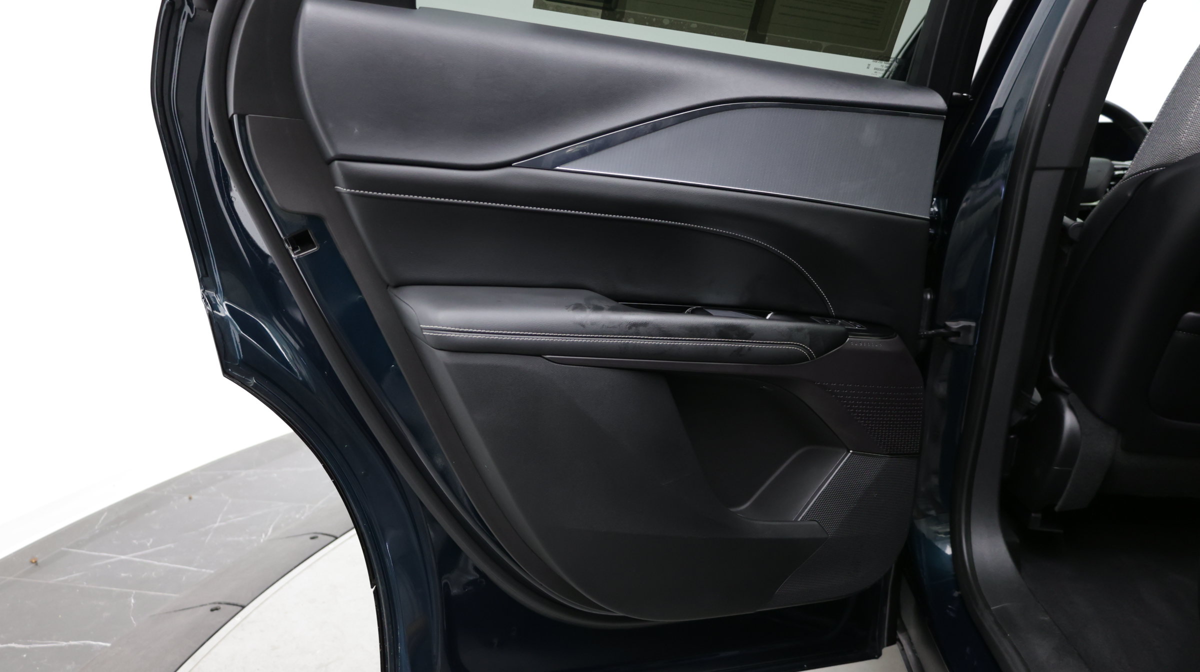 Used 2024 Cadillac Lyriq Tech RWD image 27