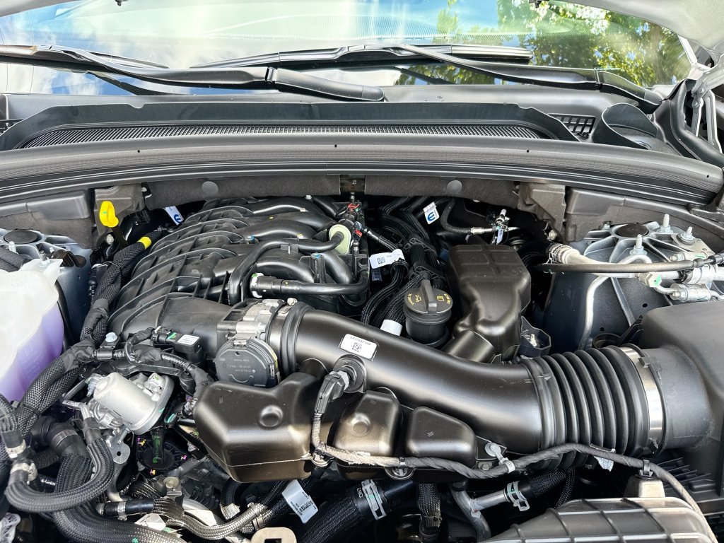 New 2025 Jeep Grand Cherokee Laredo w/ Luxury Tech Group I RWD image 31