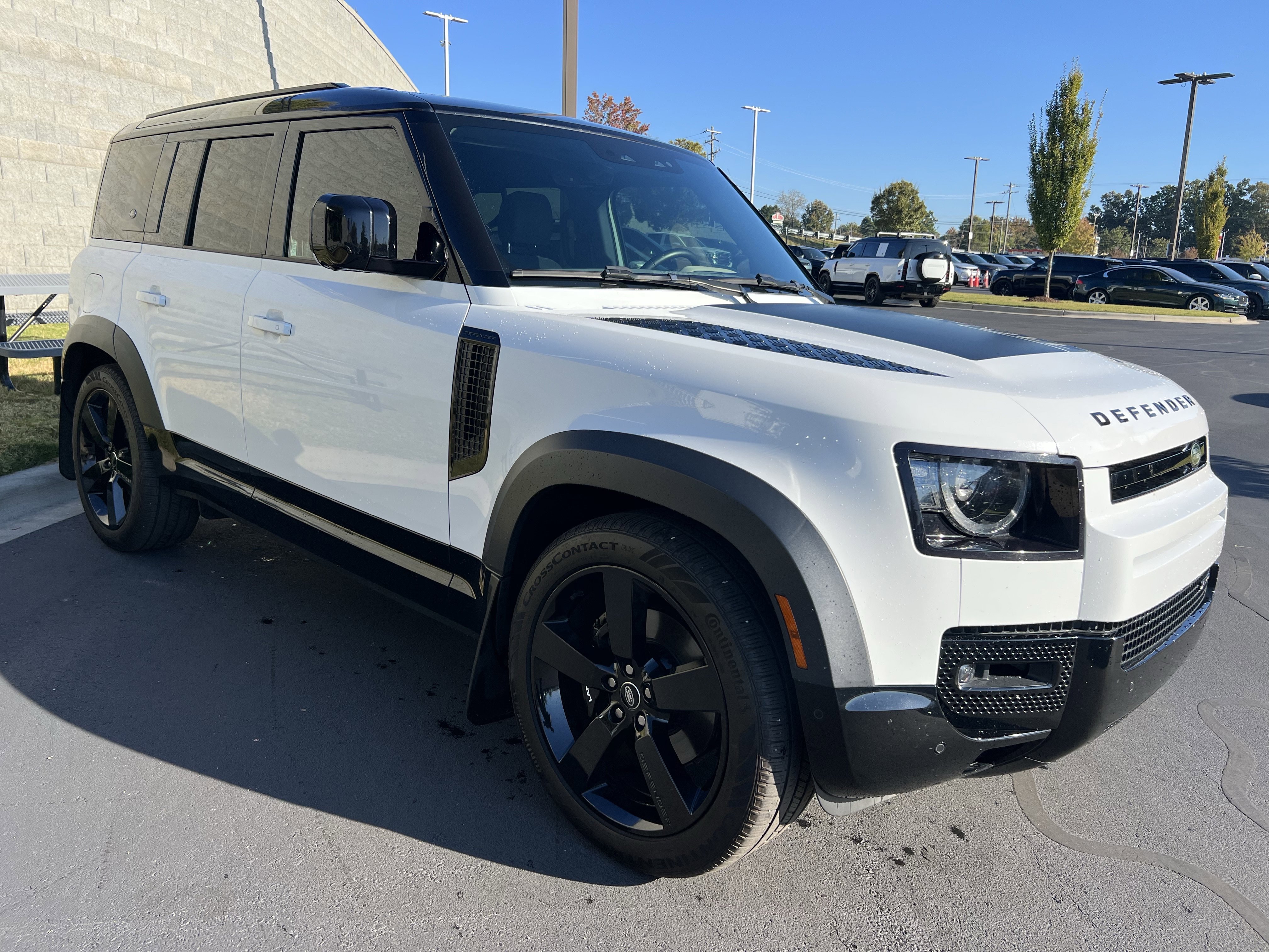 Used 2023 Land Rover Defender 110 X-Dynamic SE image 9