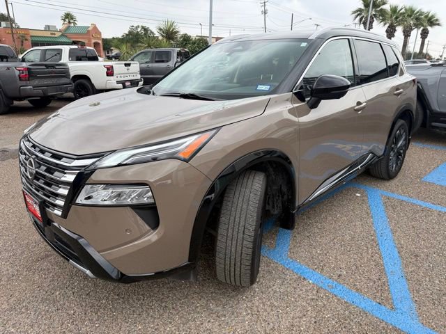 Certified 2024 Nissan Rogue Platinum FWD image 4