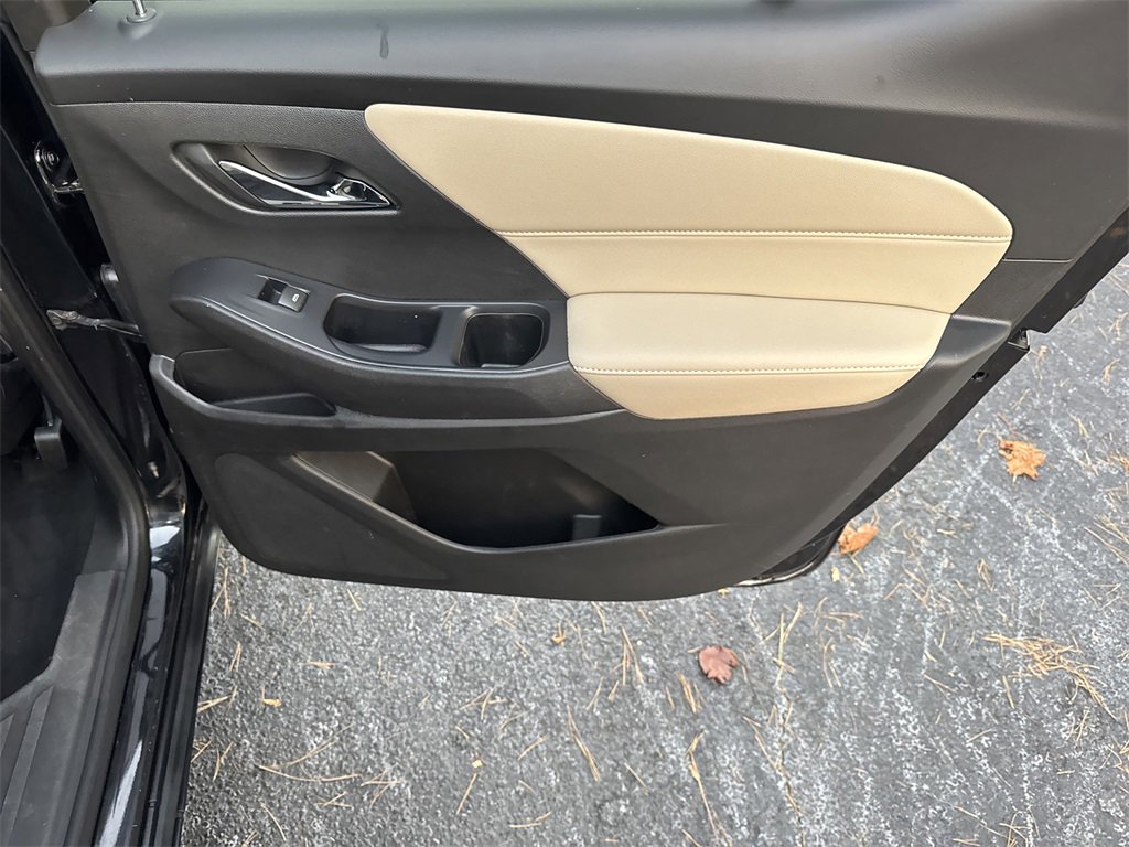 Used 2022 Chevrolet Traverse LS image 18