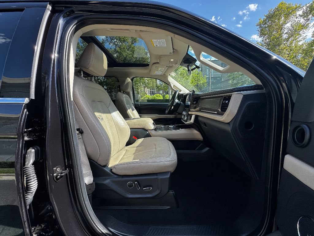 Used 2024 Ford Expedition Max Limited AWD/4WD image 16