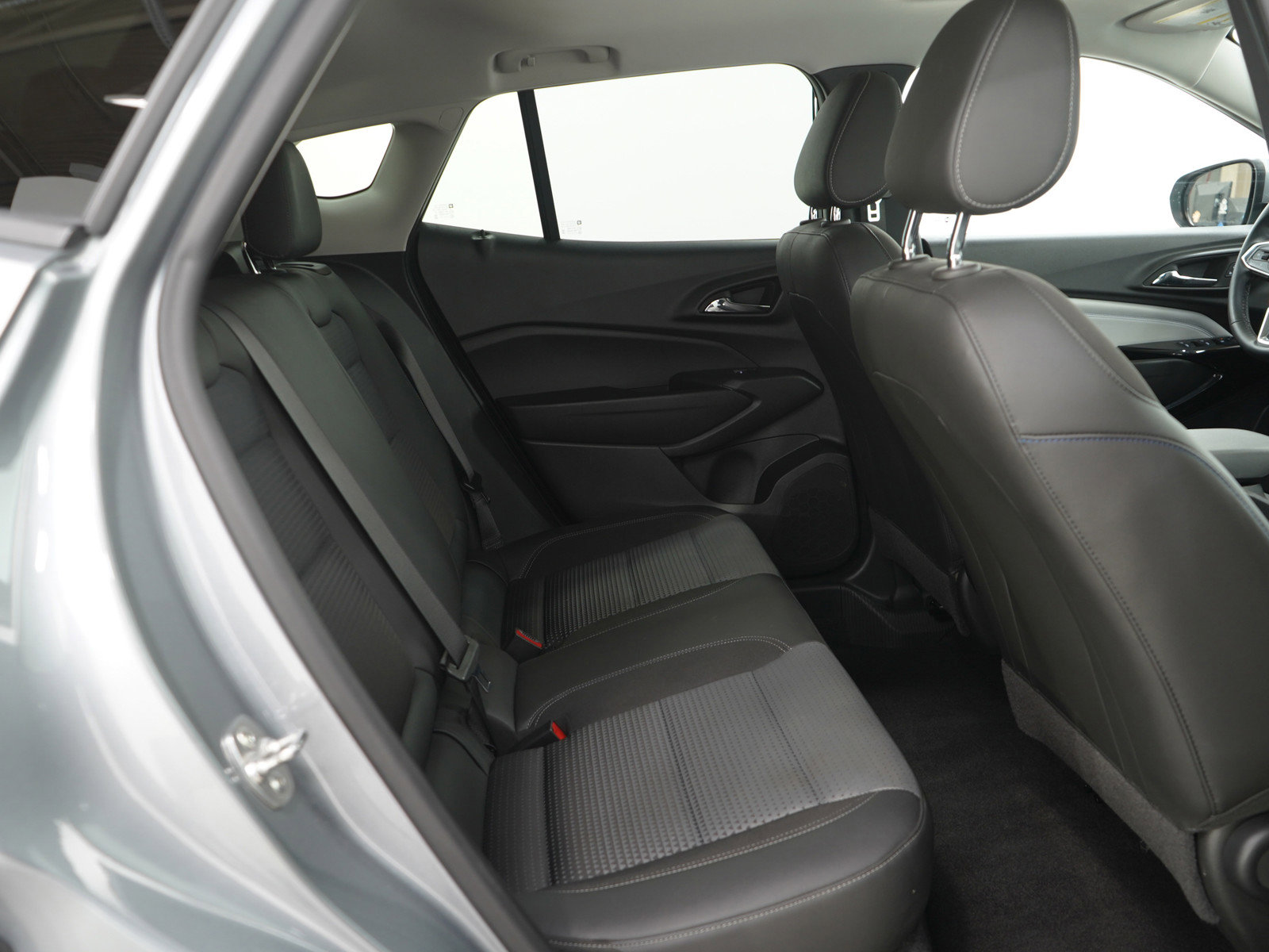 Used 2024 Chevrolet Trax LT w/ Sunroof Package image 13