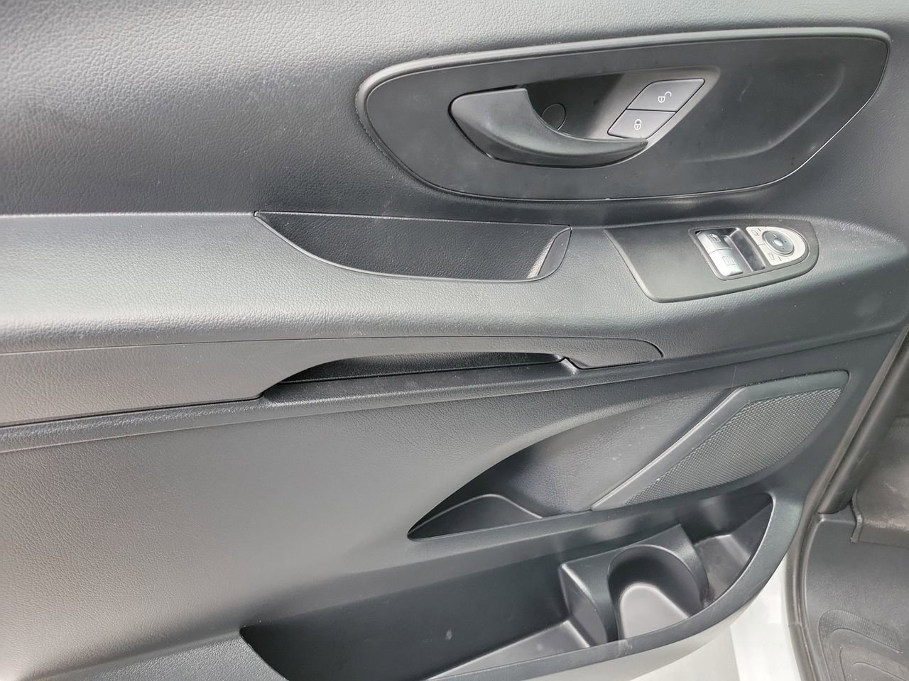 Used 2023 Mercedes-Benz Metris image 13