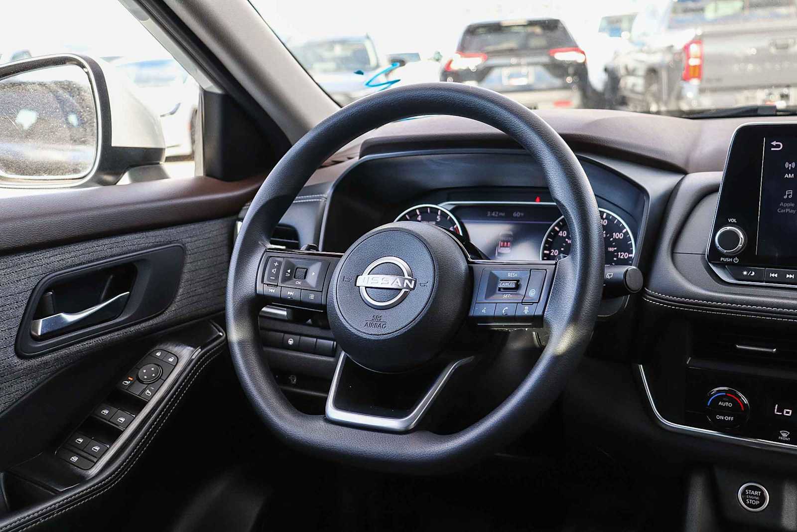 Used 2023 Nissan Rogue SV image 16