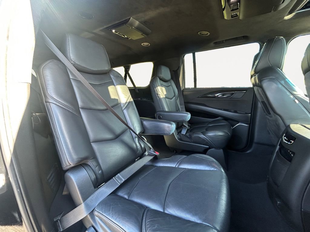 Used 2019 Cadillac Escalade ESV Platinum w/ Escalade Sport Edition image 11