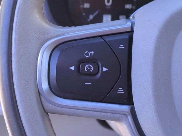 Used 2020 Volvo XC60 T8 Momentum image 20