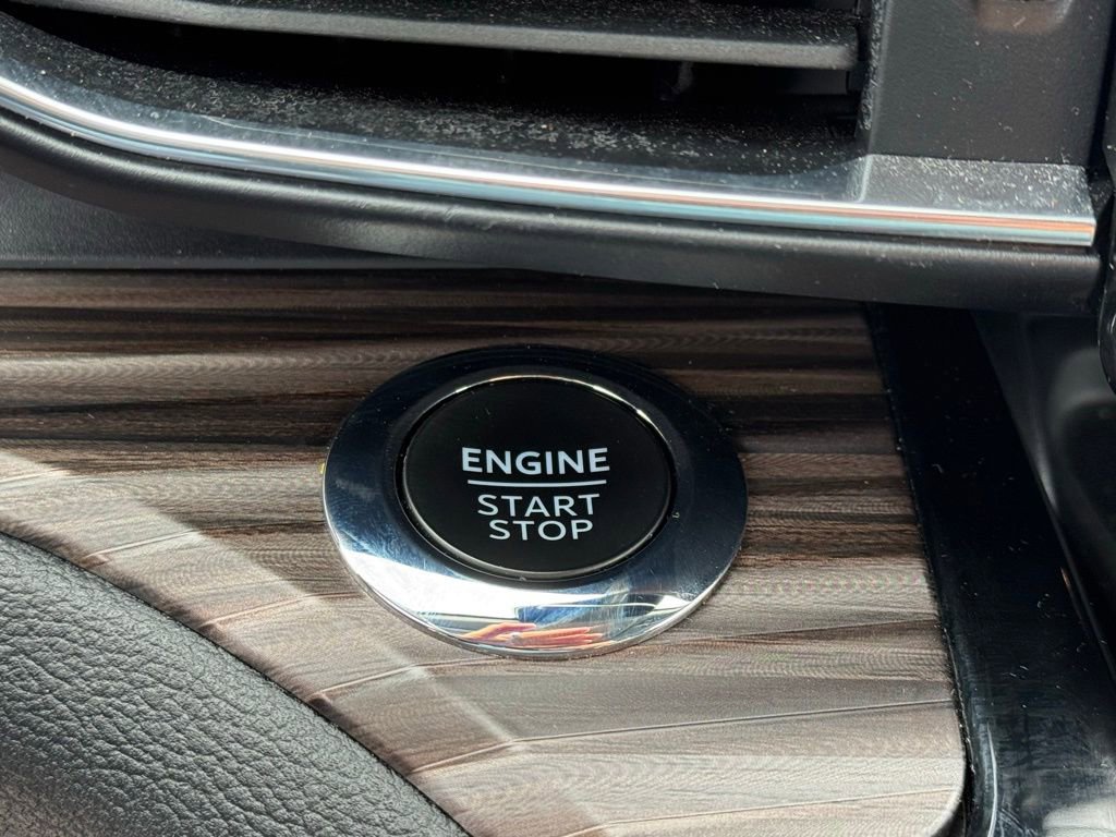 Used 2023 Ford Explorer Limited image 17