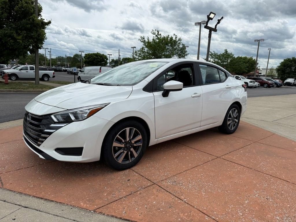 Used 2024 Nissan Versa SV image 3