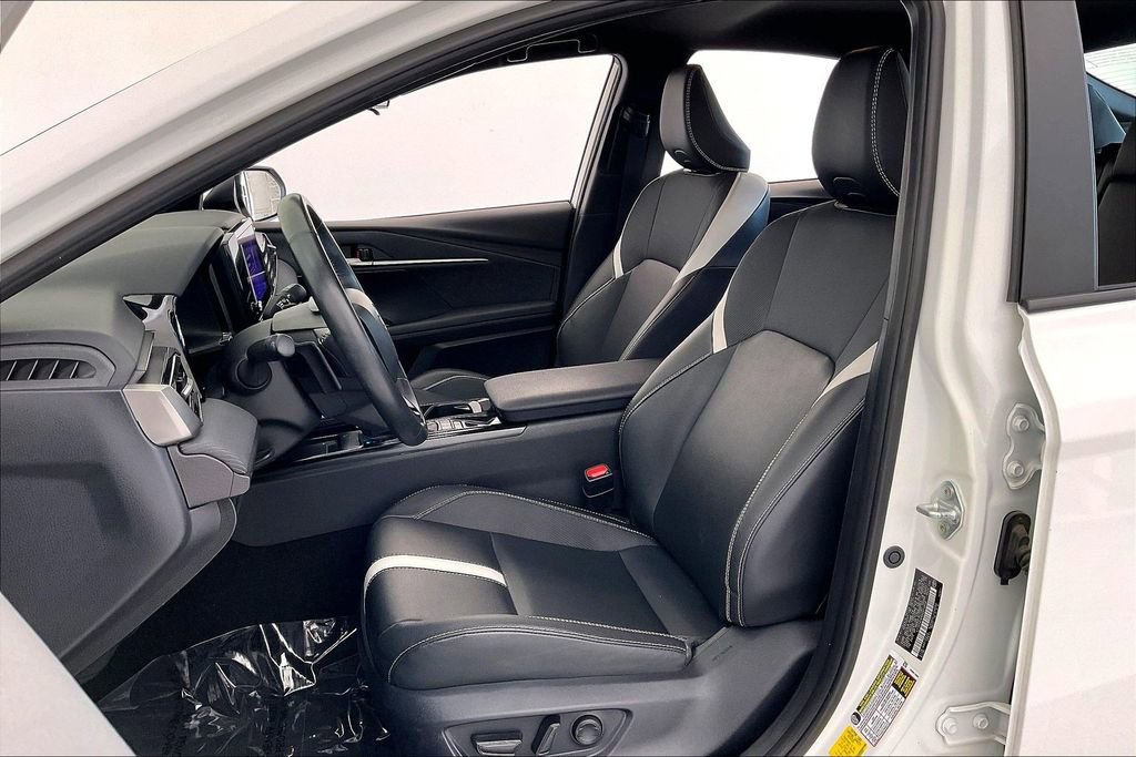 Used 2025 Toyota Camry SE image 33