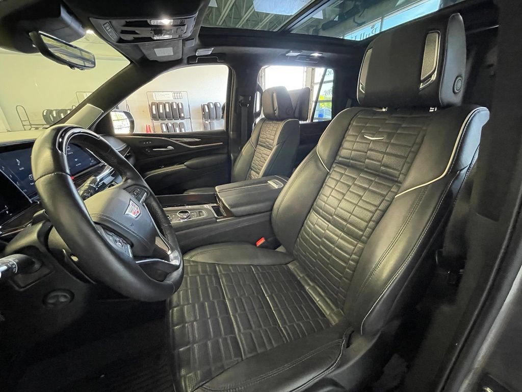 Used 2023 Cadillac Escalade Sport Platinum w/ LPO, ONYX Package AWD/4WD image 46
