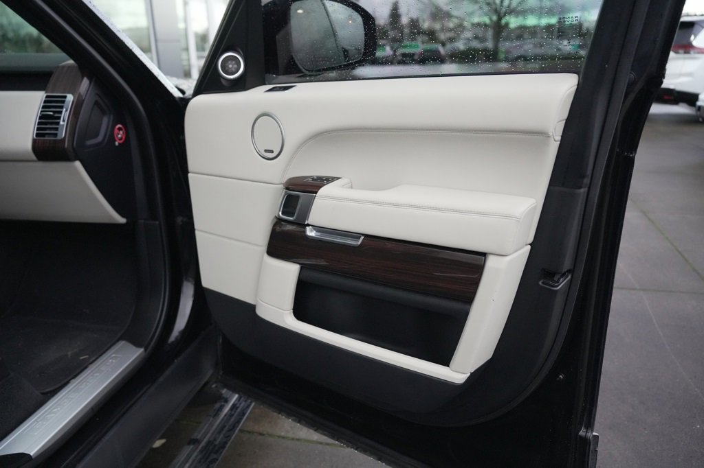 Used 2015 Land Rover Range Rover Supercharged image 35