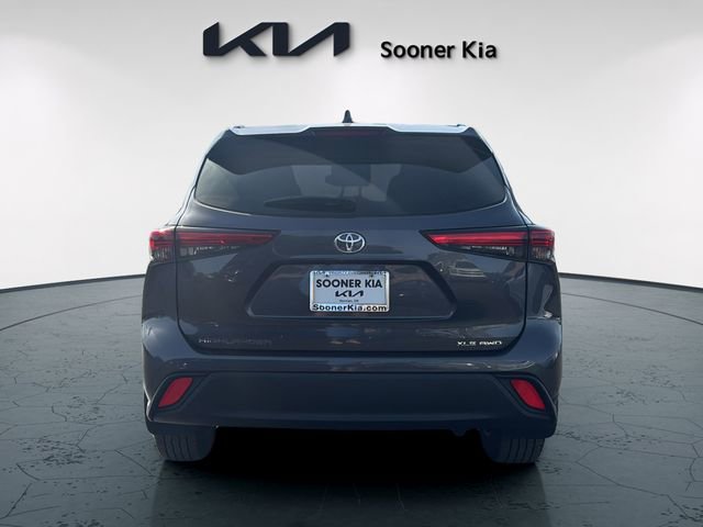 Used 2021 Toyota Highlander XLE AWD/4WD image 5