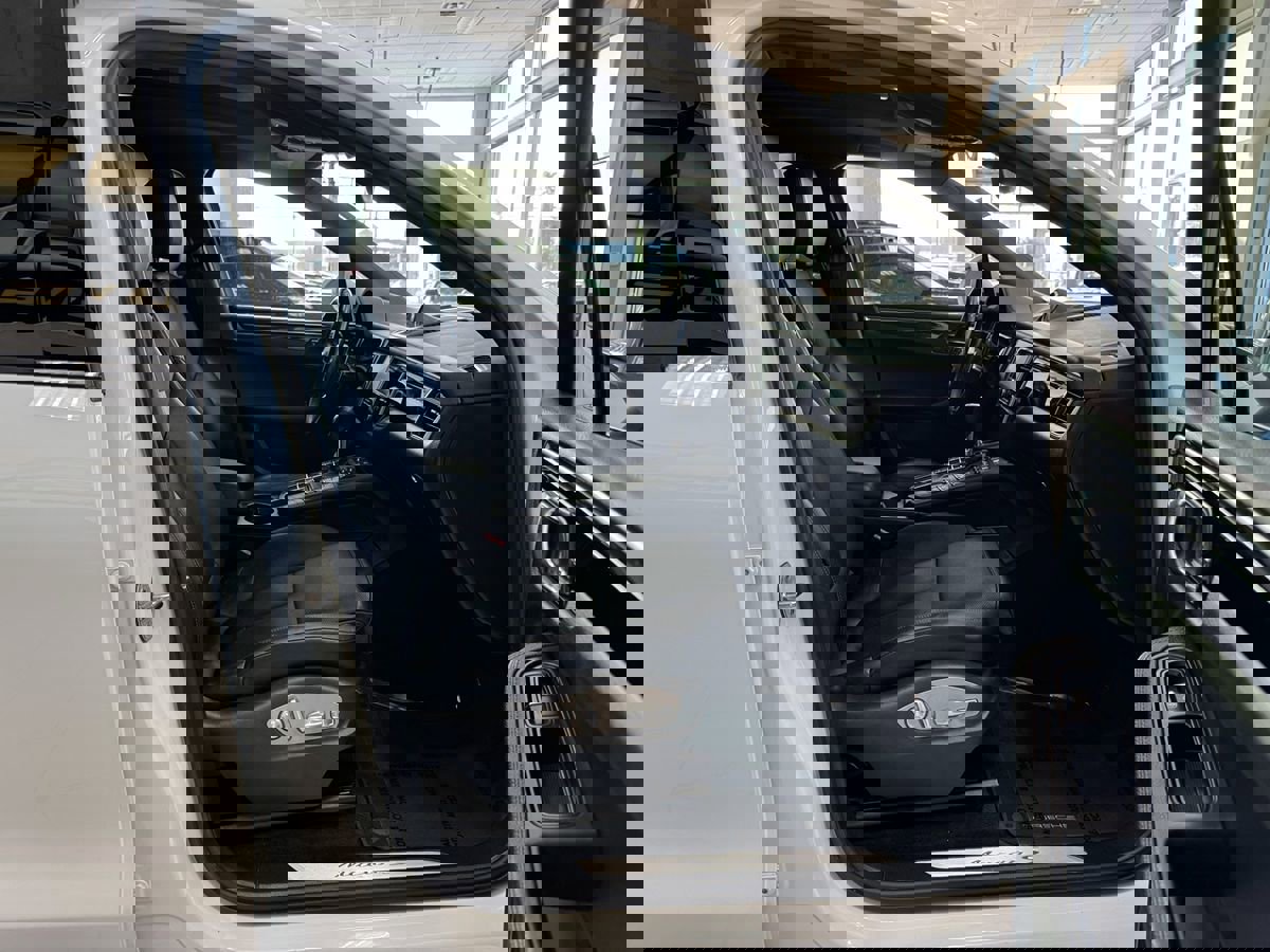 Used 2015 Porsche Macan S image 16