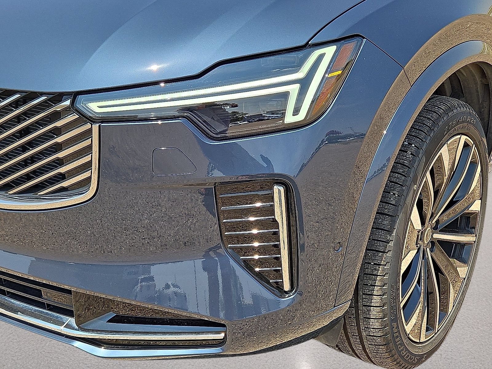 New 2026 Volvo XC90 B5 Plus w/ Protection Package Premier AWD/4WD image 9