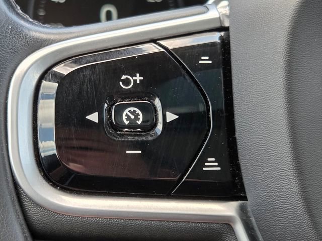 Used 2020 Volvo XC90 T5 Momentum w/ Protection Package FWD image 22
