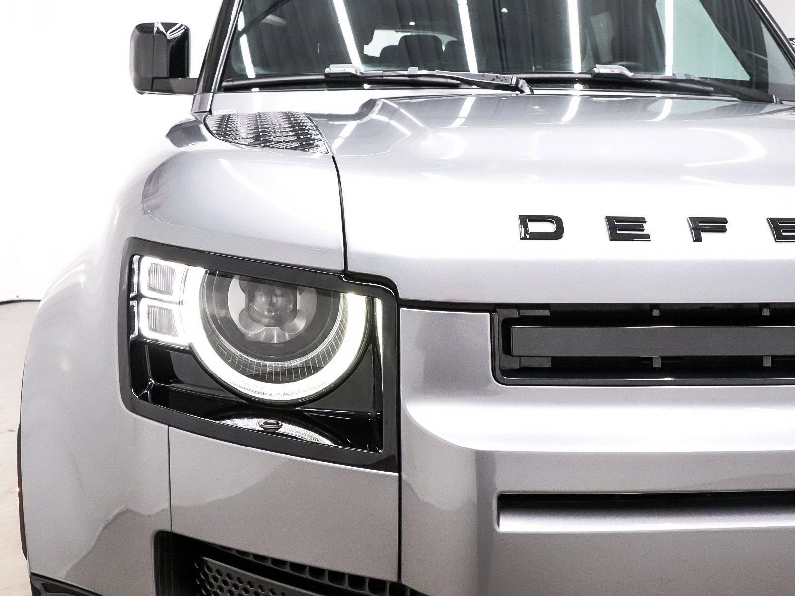 Used 2023 Land Rover Defender 130 X-Dynamic SE image 42