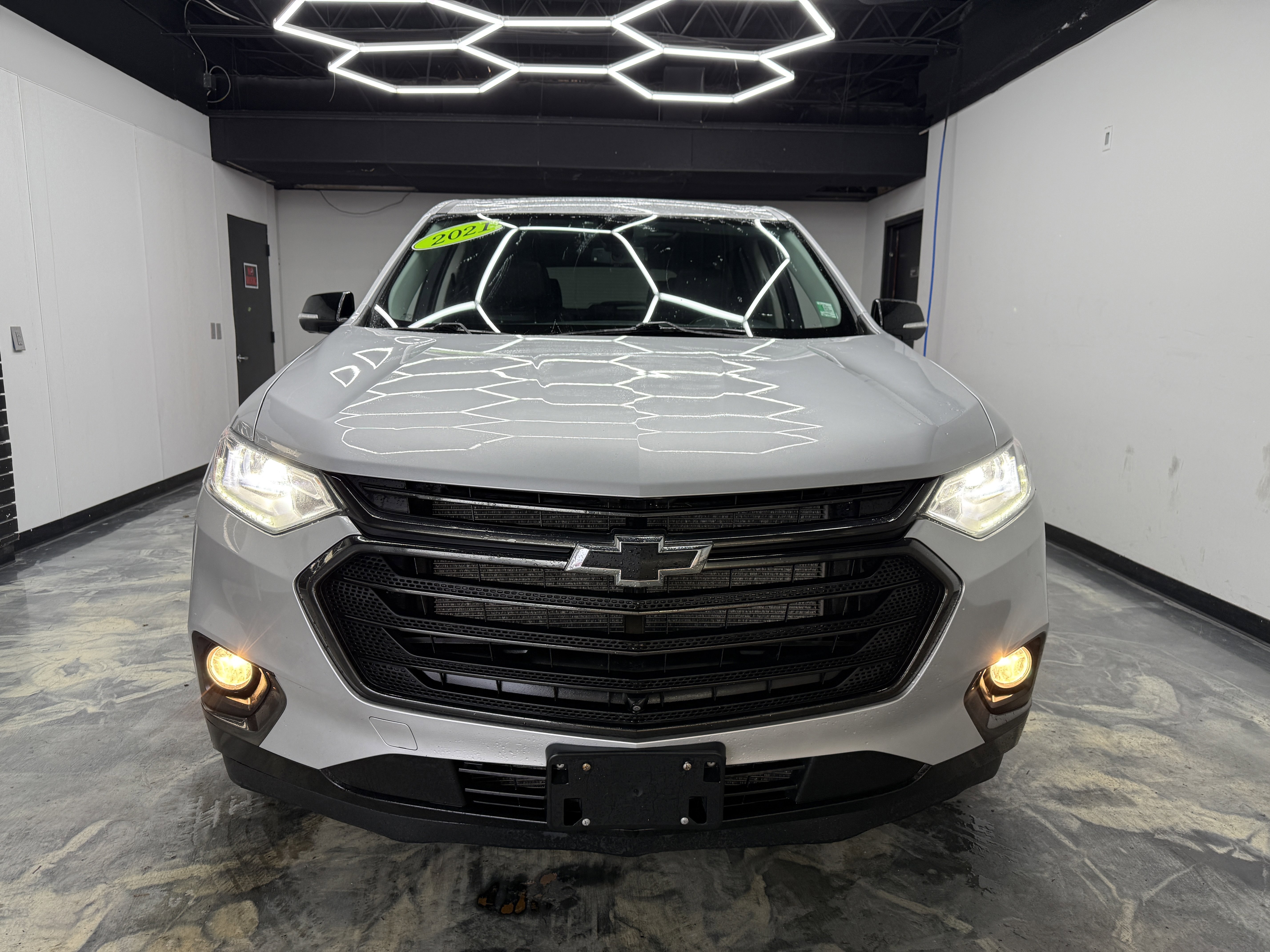 Used 2021 Chevrolet Traverse Premier w/ Redline Edition AWD/4WD image 7