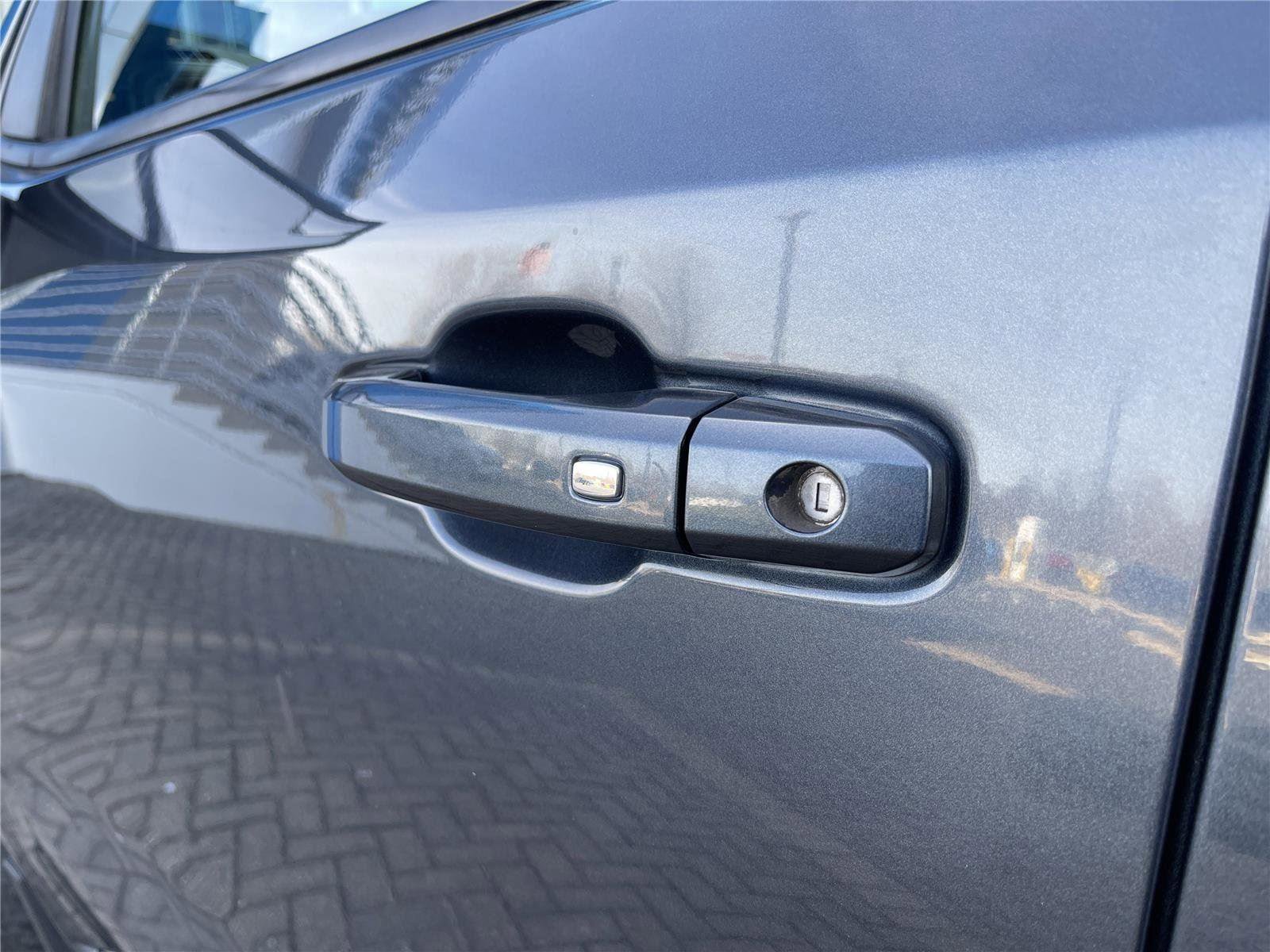 Used 2022 Chevrolet Silverado 1500 RST w/ LPO, Blackout Package image 13