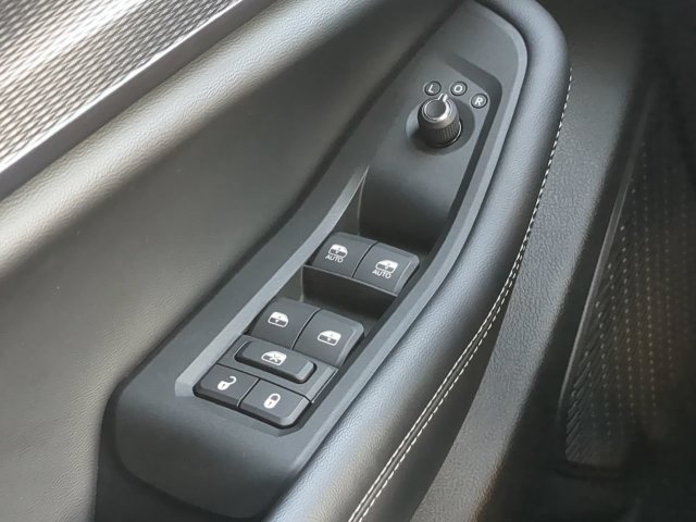 Certified 2025 Jeep Grand Cherokee Altitude AWD/4WD image 27