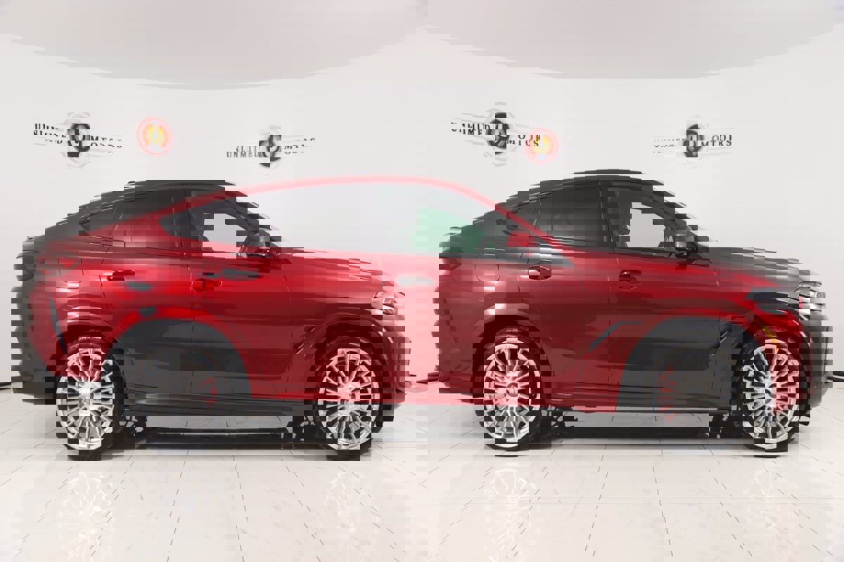 Used 2024 BMW X6 xDrive40i w/ Premium Package image 2