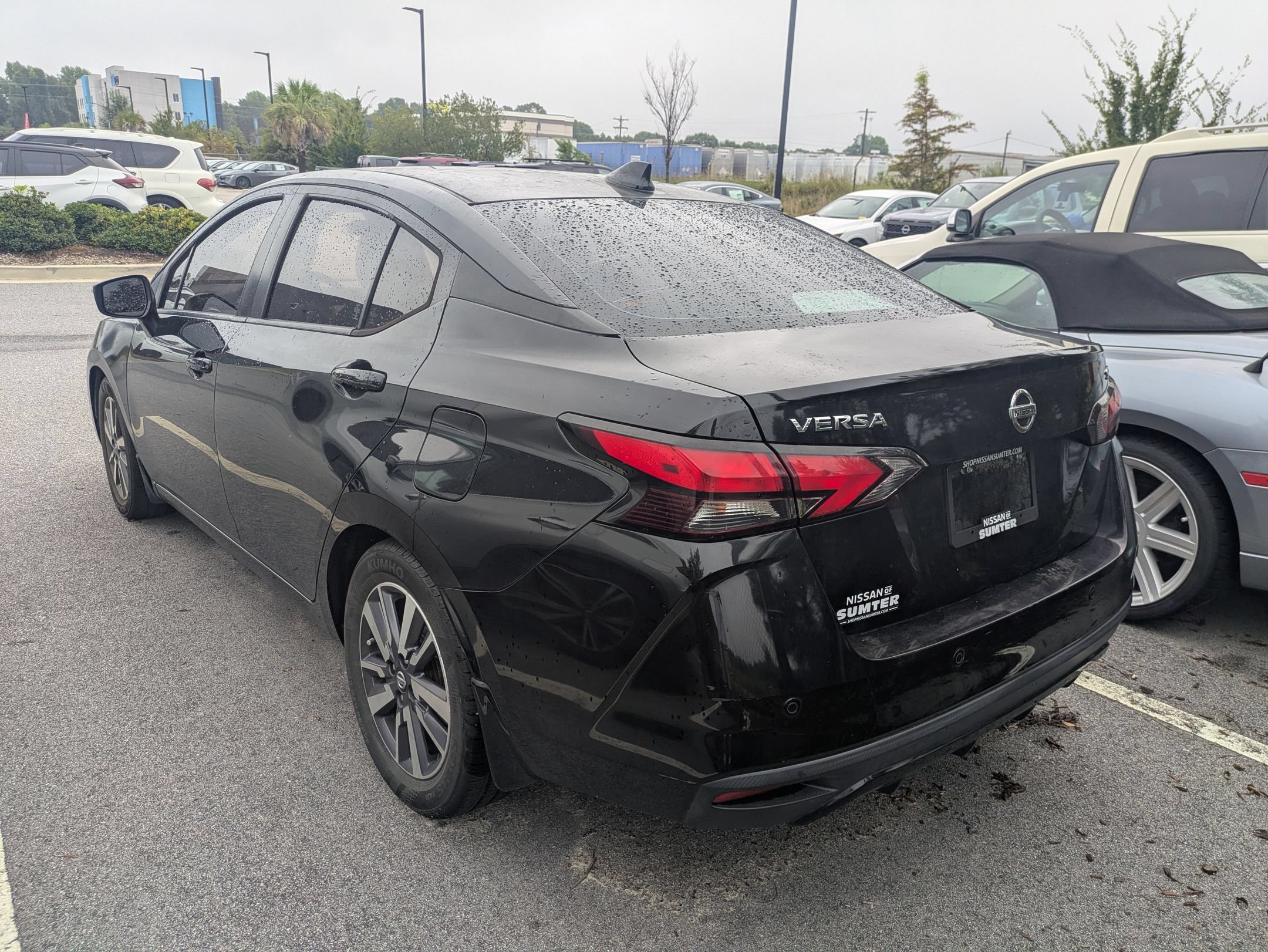 Used 2020 Nissan Versa SV w/ Trunk Package FWD image 4