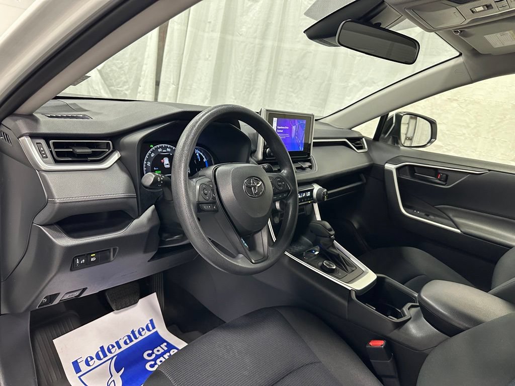 Used 2025 Toyota RAV4 LE AWD/4WD image 15